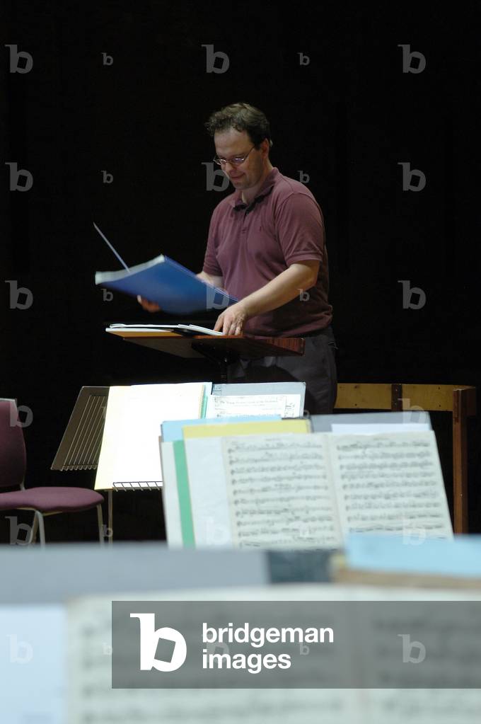 Sakari Oramo, about to conduct the City of Birmingham Symphony Orchestra at Aldeburgh Festival 2004