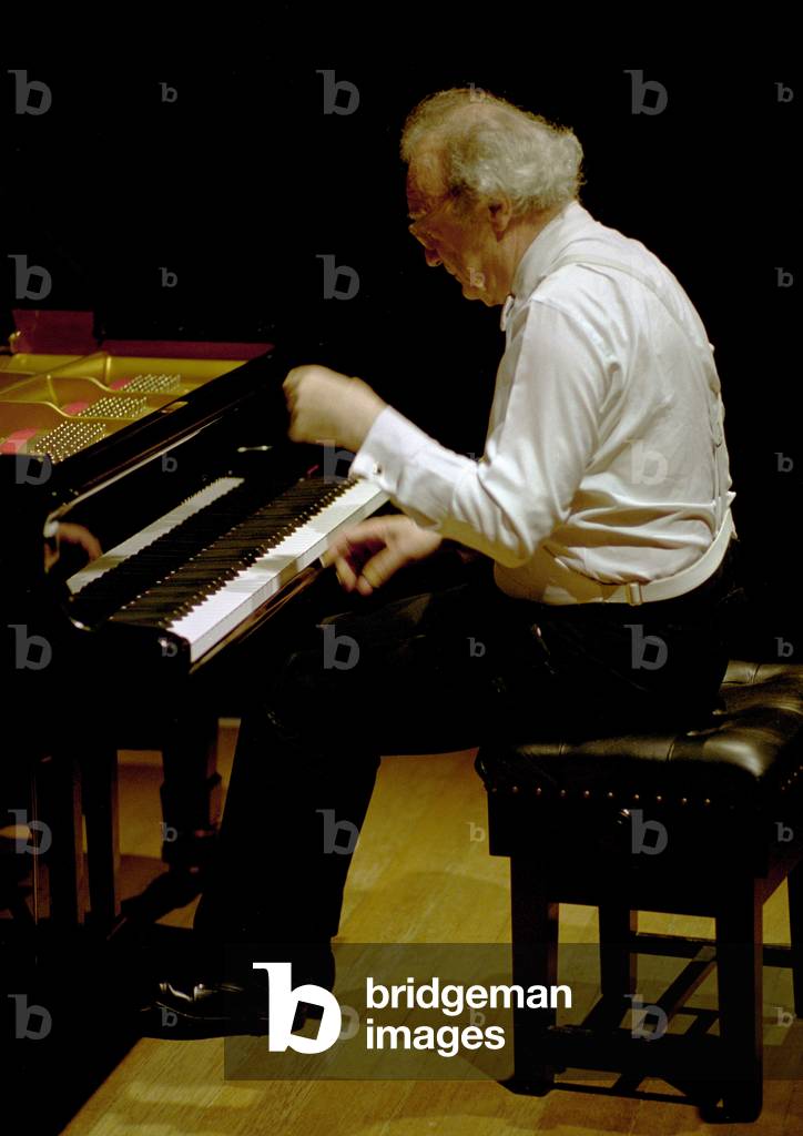Alfred Brendel playing the piano, Aldeburgh Festival 2002