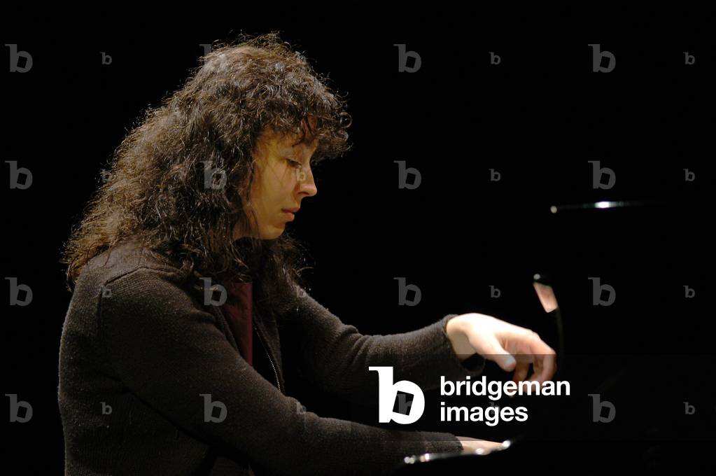 Luiza  Borac playing the piano at the Aldeburgh Festival 2004