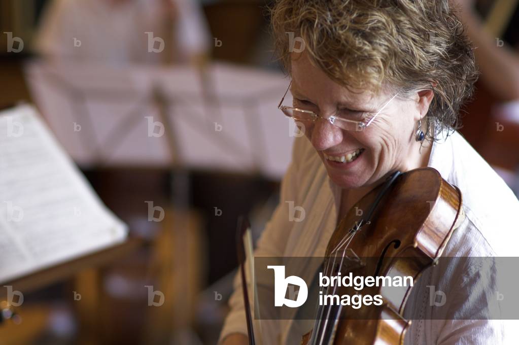 Elizabeth Wallfisch - violinists during rehearsals at snape Maltings, Aldeburgh Festival, 2006
