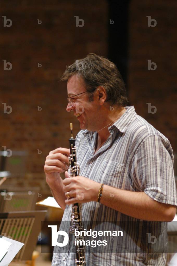 Nicholas Daniel holding his oboe at Aldeburgh Festival 2004