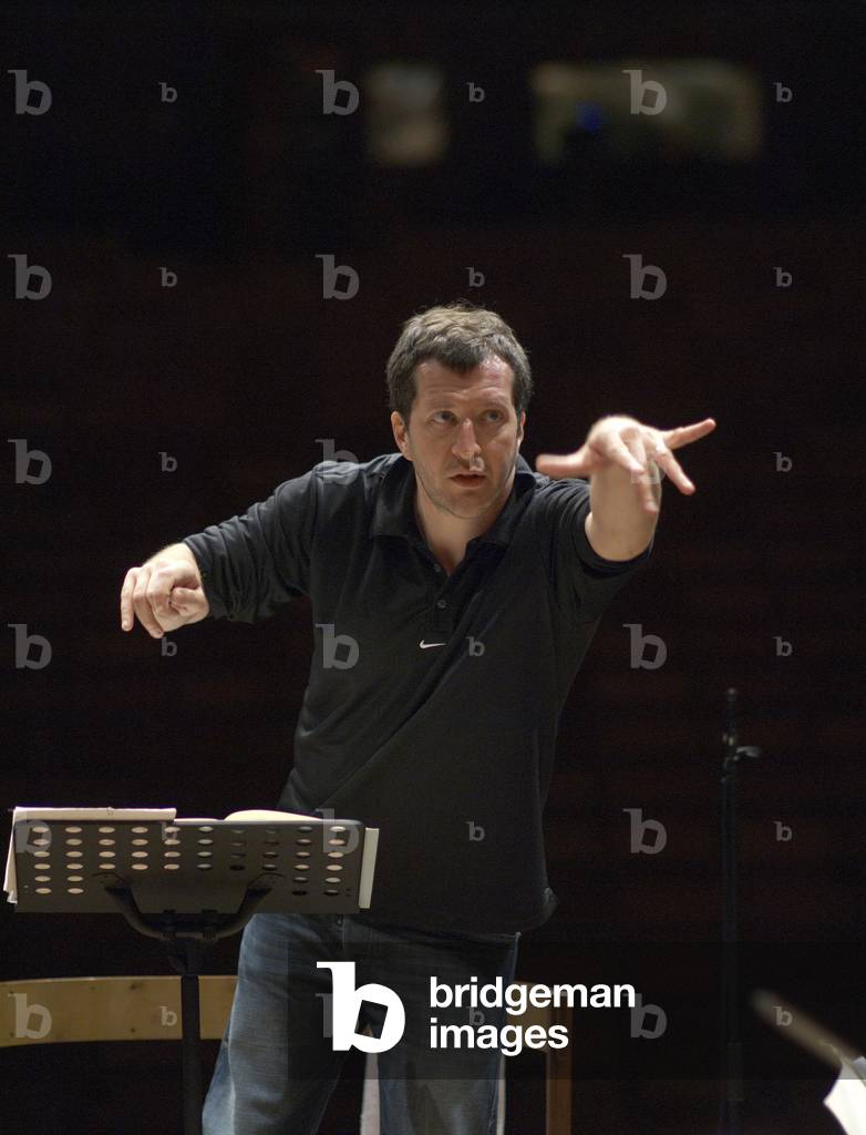 Thomas Adès - British composer and conductor rehearsing with the Northern Sinfonia, Aldeburgh Music Festival, Snape Maltings, Suffolk, UK, June 2007