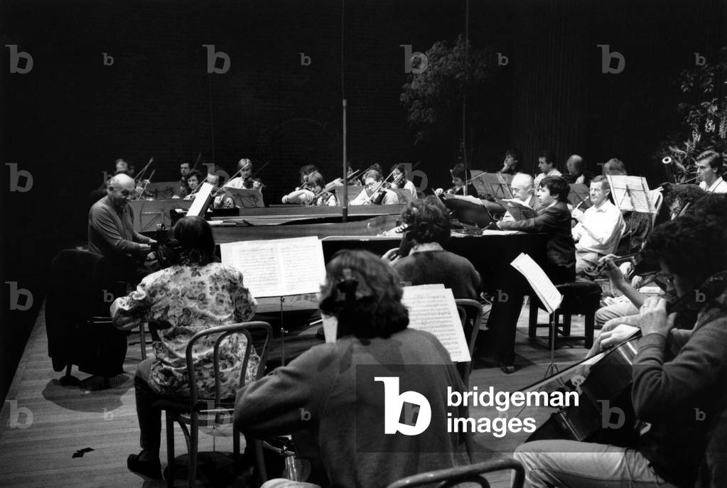 SOLTI, Georg - directing from the piano with Murray PERAHIA at piano with English Chamber Orchestra