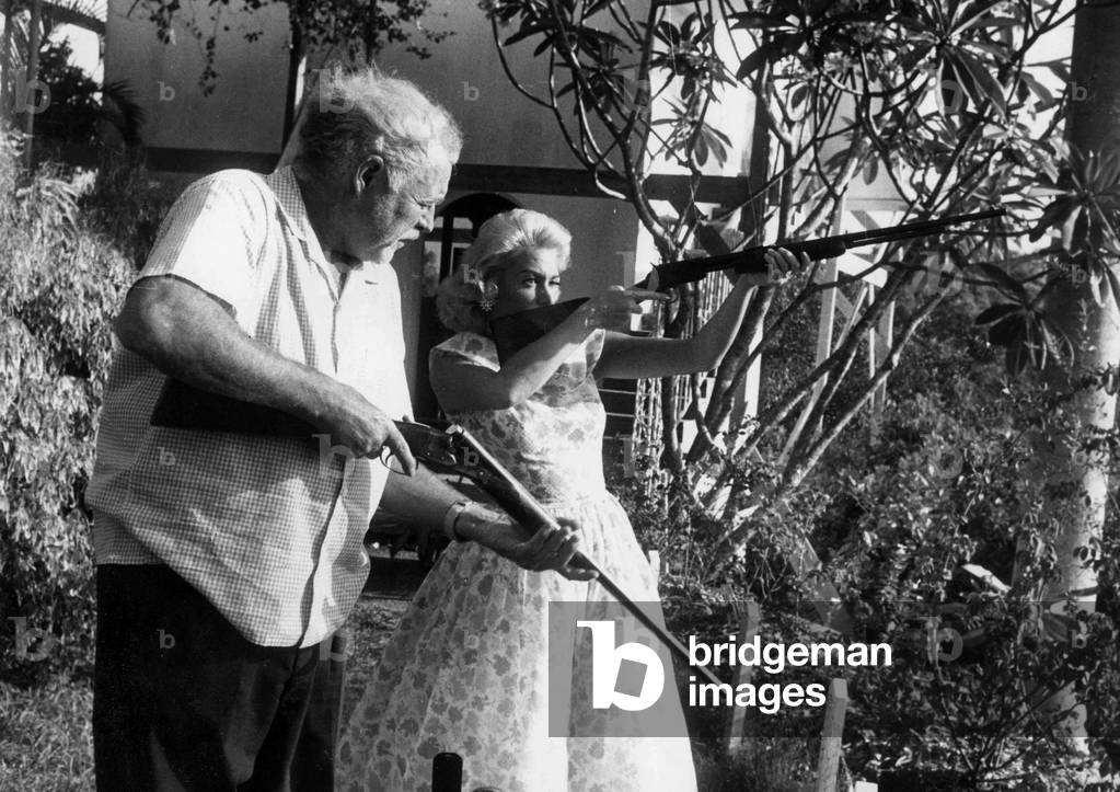 Hemingway receives visit of French actress Martine Carol in Finca Vigia, his house in San Francisco de Paulo,Cuba 1956
