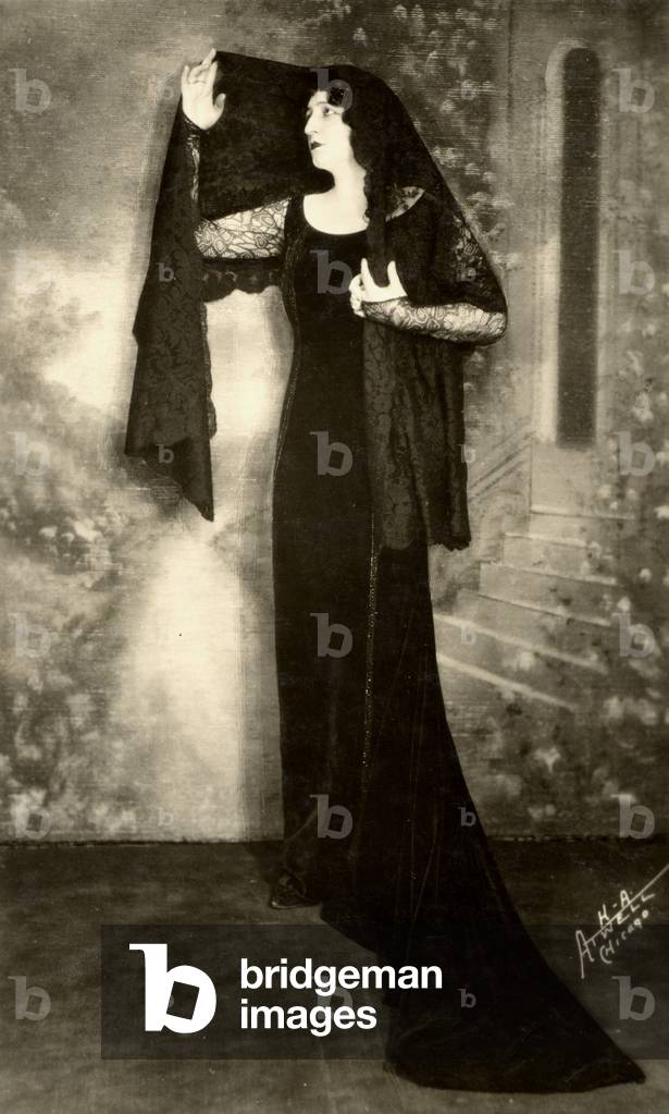 Claudia Muzio in Verdi's 'Il Trovatore'