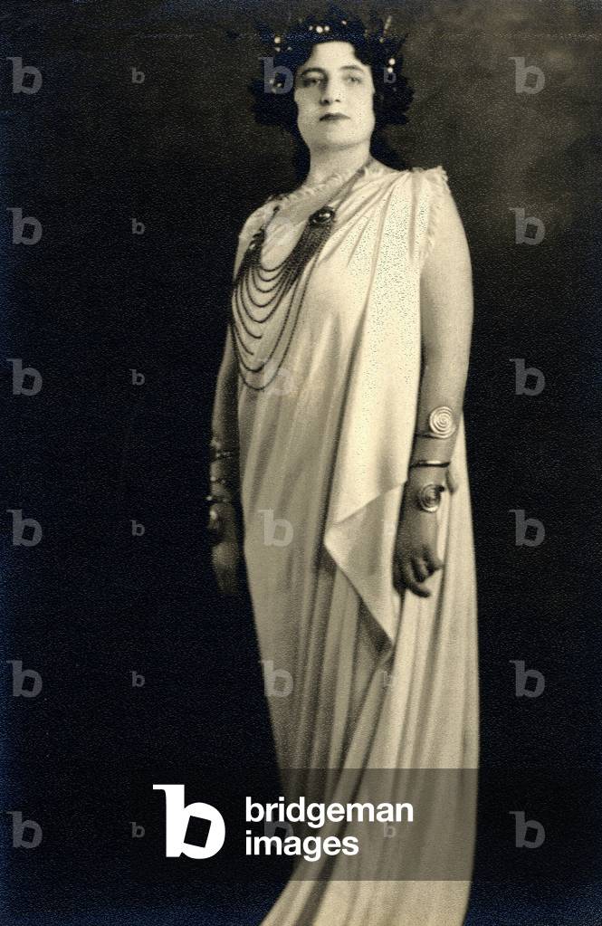 Rosa Raisa, Polish soprano, in title role of Bellini's 'Norma'