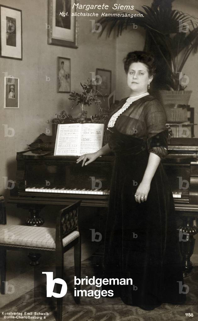Margarete Siems - portrait of the German soprano standing in front of a piano