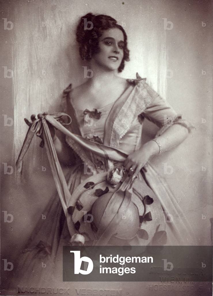 BERGER, Erna in unknown role German soprano b