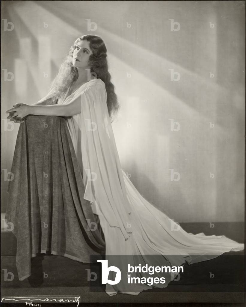 NORENA, Eide as Desdemona in Verdi opera Otello