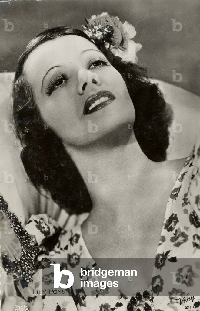 Lily PONS (1898-1976) American coloratura soprano