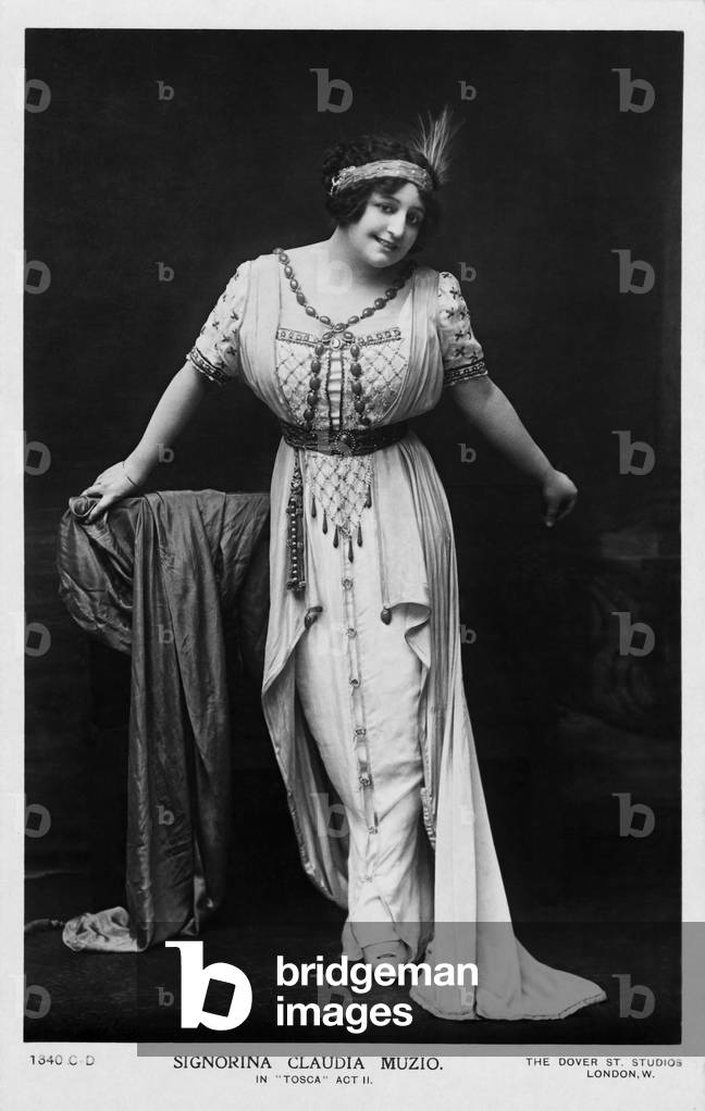 Claudia Muzio in role in Giacomo Puccini 's opera Tosca Italian soprano