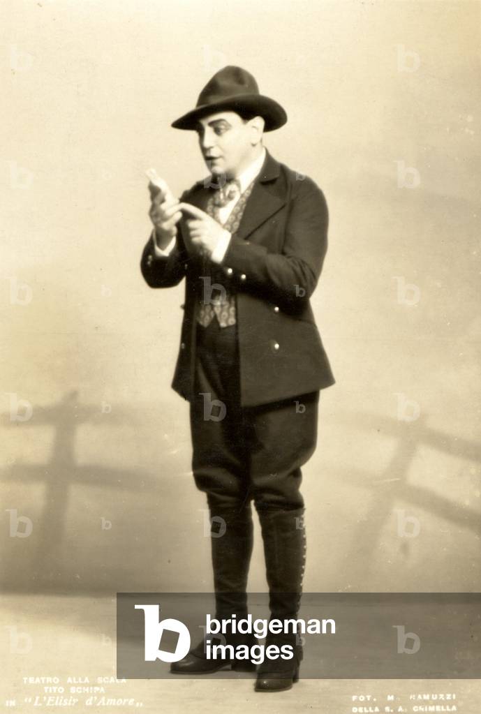 Tito Schipa in Donizetti's 'L'Elisir d'Amore' at La Scala, Milan c