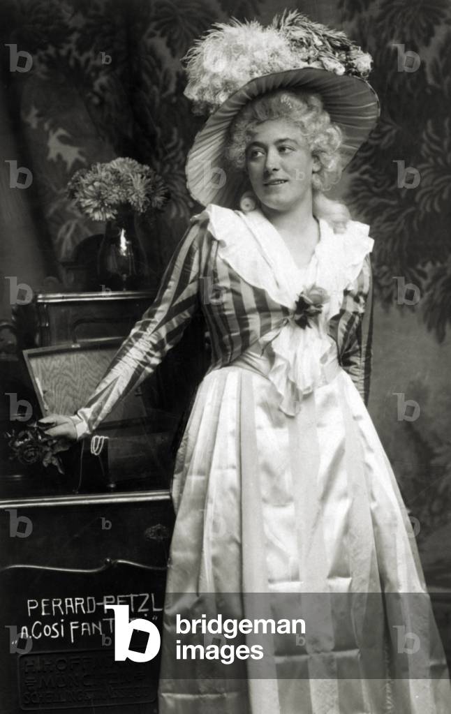 Louise Perard - Petzll (1884 - 1936) in Wolfgang Amadeus Mozart 's opera 'Cosi fan tutte'