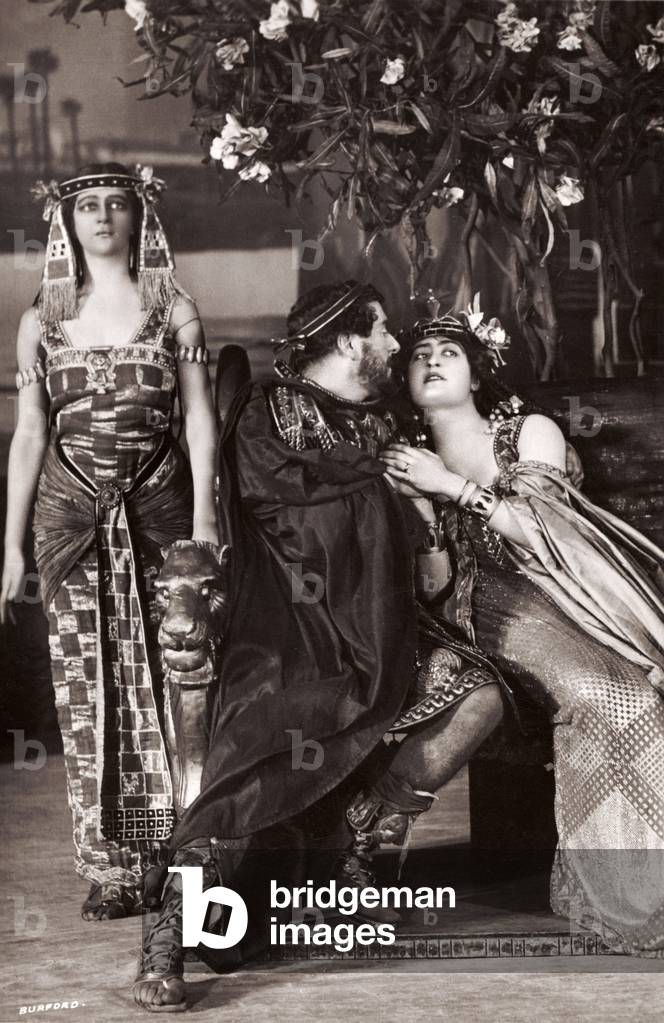 Scene from Anthony & Cleopatra with Herbert Beerbohm Tree as Mark Antony and Constance Collier as Cleopatra, Alice Crawford as Charmian