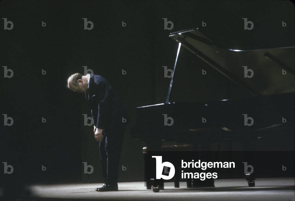 Sviatoslav Richter after performing at the Maltings concert hall, Snape, England, 1967 (photo)