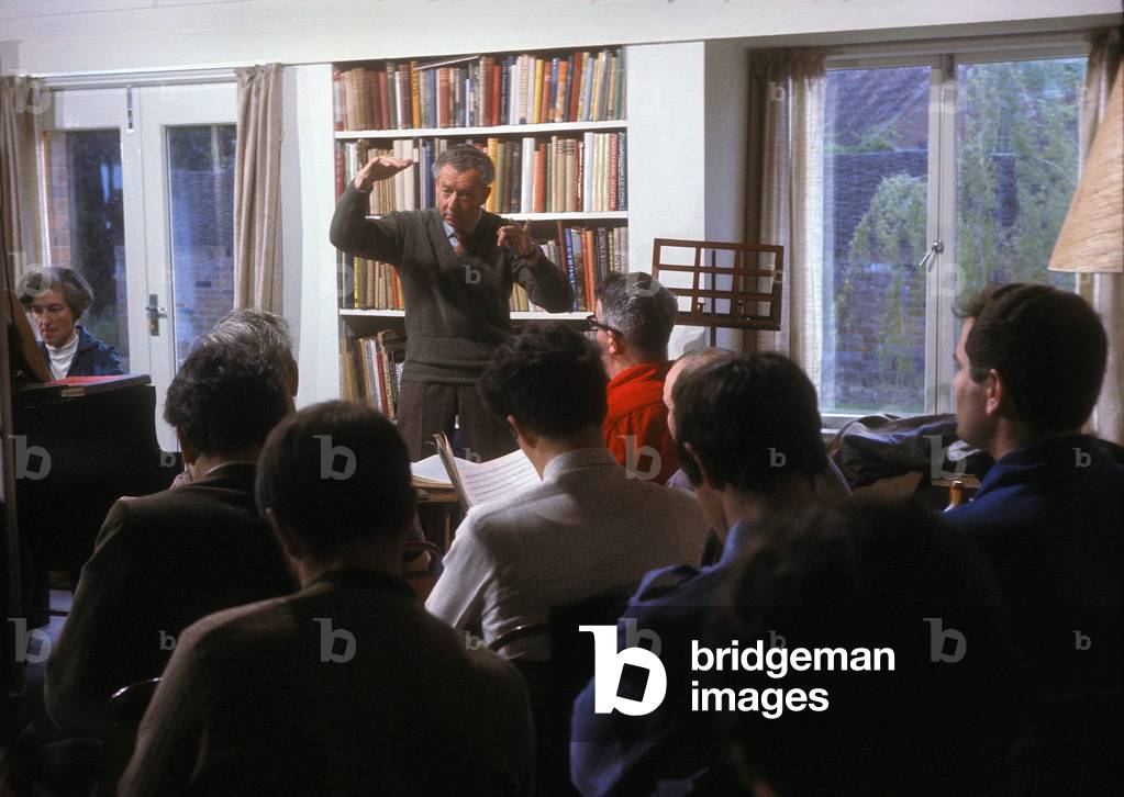 Benjamin Britten conducting a choir rehearsal in his home, The Red House, in Aldeburgh, Suffolk, June 1976 (photo)
