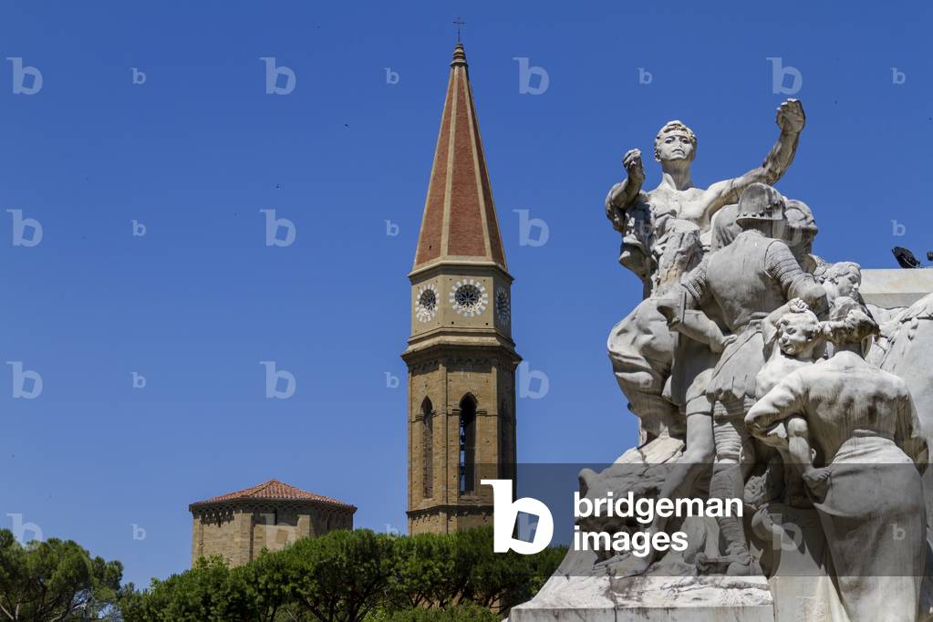 Monument to the Petrarch, Arezzo, Tuscany, Italy (photo)