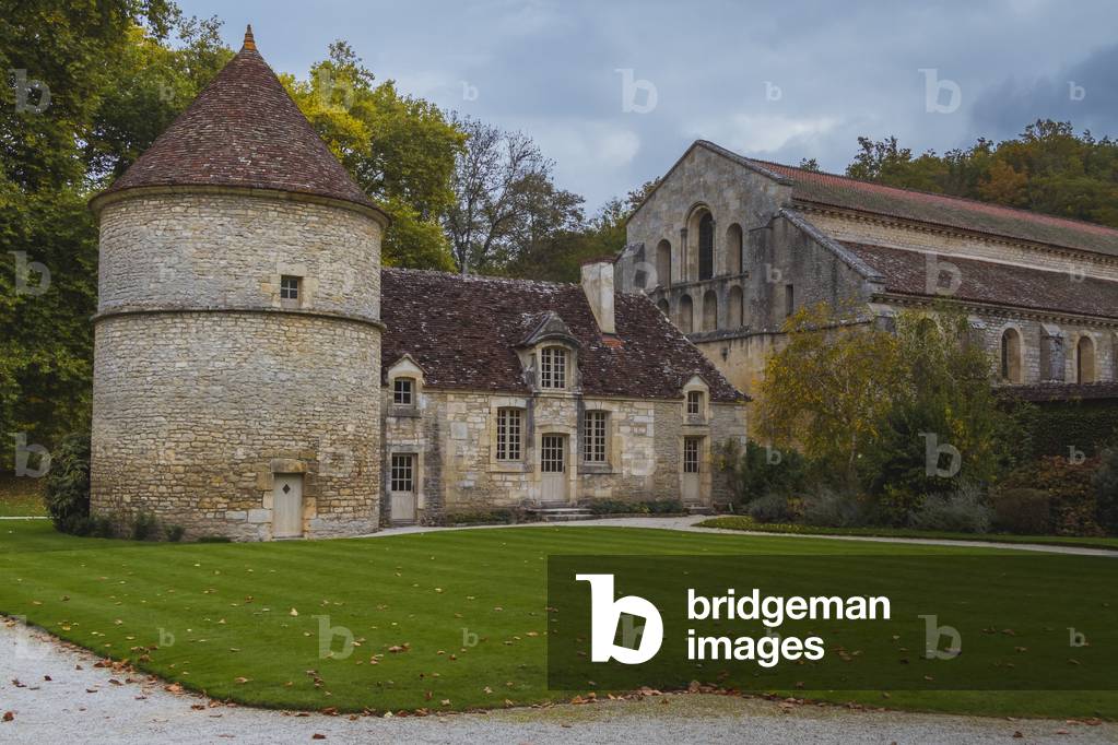 Park, church and pigeon house of Fontenay Abbey, Burgundy, France (photo)