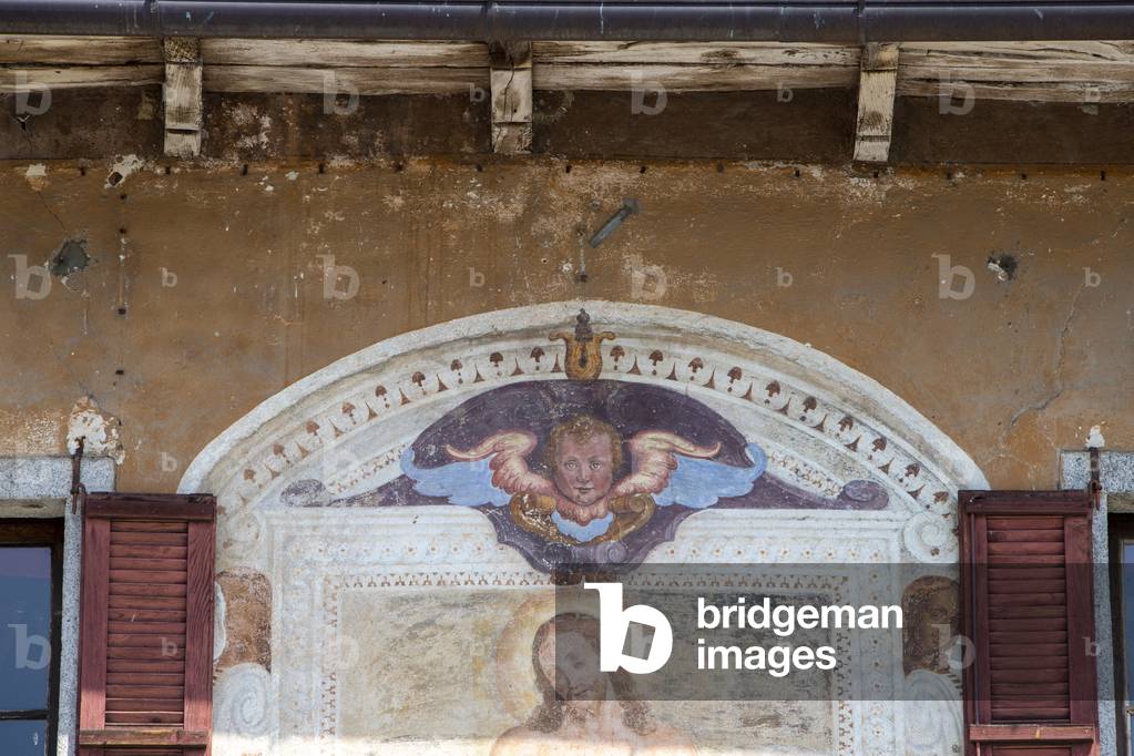House with frescoes in Piazza Motta, Orta San Giulio, Novara, Piedmont, Italy (photo)