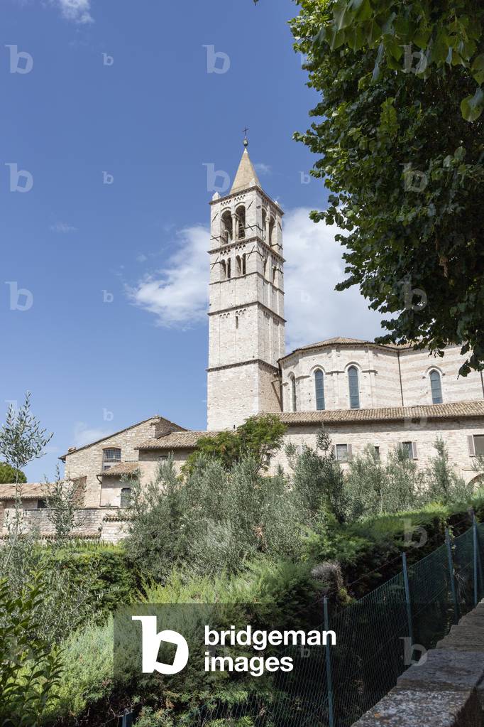 Basilica di Santa Chiara, Assisi, Umbria, Italy (photo)