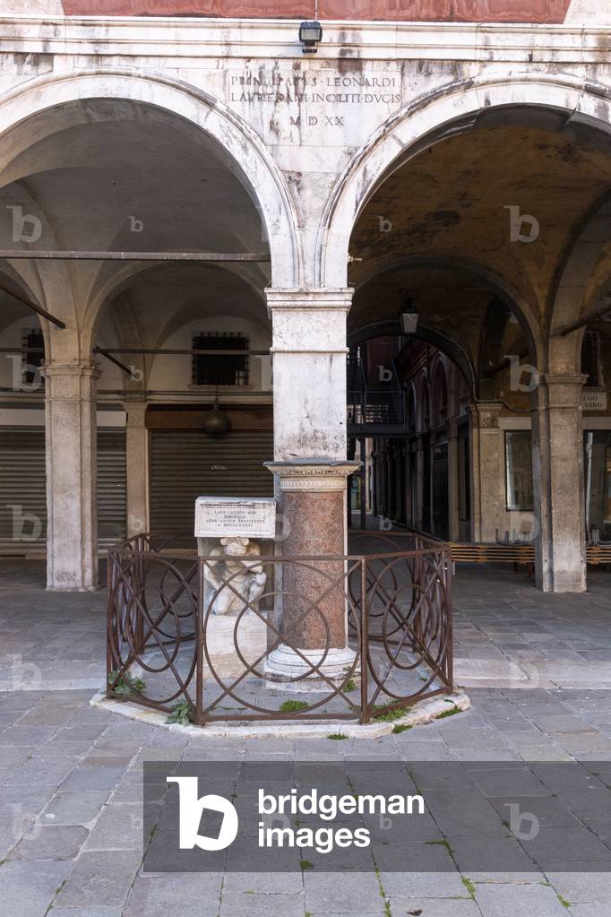 Campo San Giacomo di Rialto, Venice, Italy (photo)