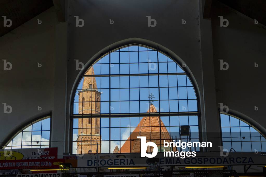 Covered market, Wroclaw, Poland (photo)