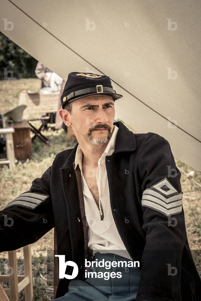 First Sergeant checks the cleaning of weapons from the regimental velarium after company training, Century XIX: American Civil War, Borzano di Albinea, Reggio Emilia, Italy (photo)