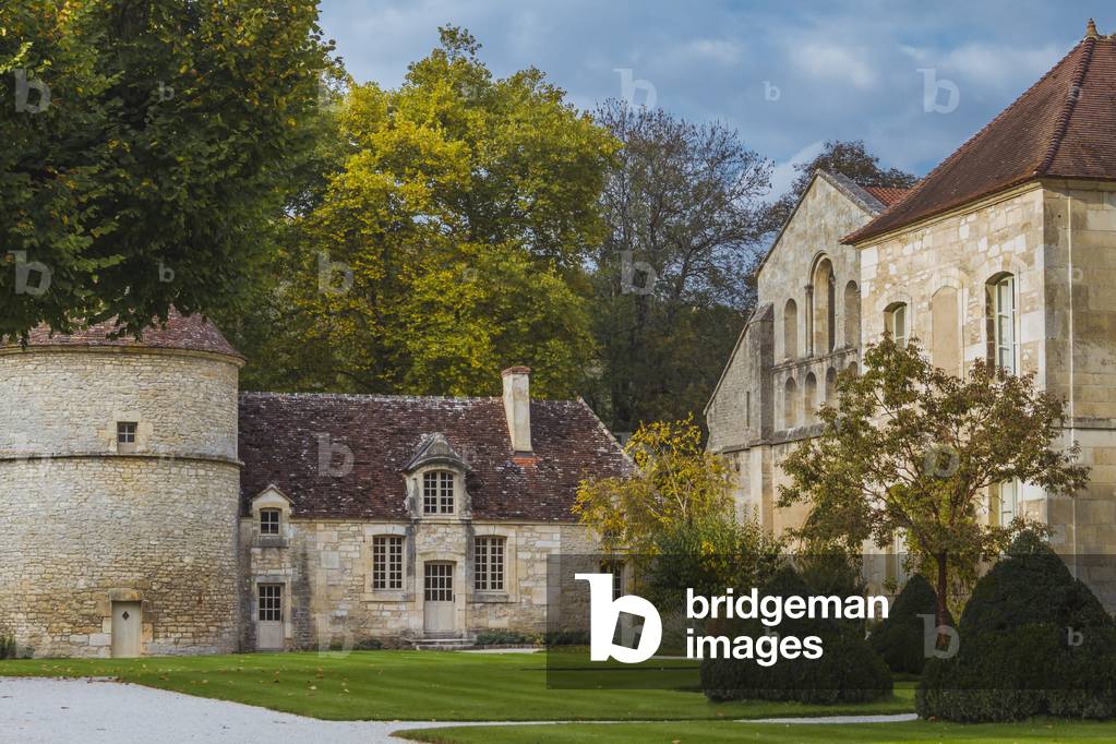 Park, church and pigeon house of Fontenay Abbey, Burgundy, France (photo)