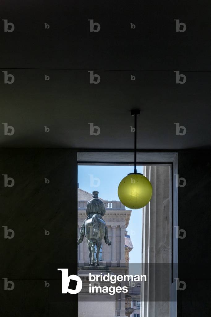 Piazza De Ferrari, Carlo happy theater and equestrian statue of Giuseppe Garibaldi, Genoa, Italy, 2020 (photo)