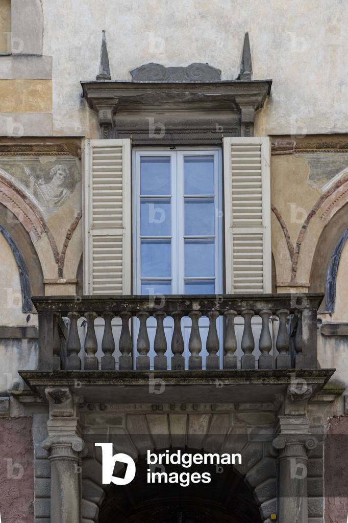 Piazza Mascheroni. Palazzo Roncalli, Bergamo, Italy (photo)