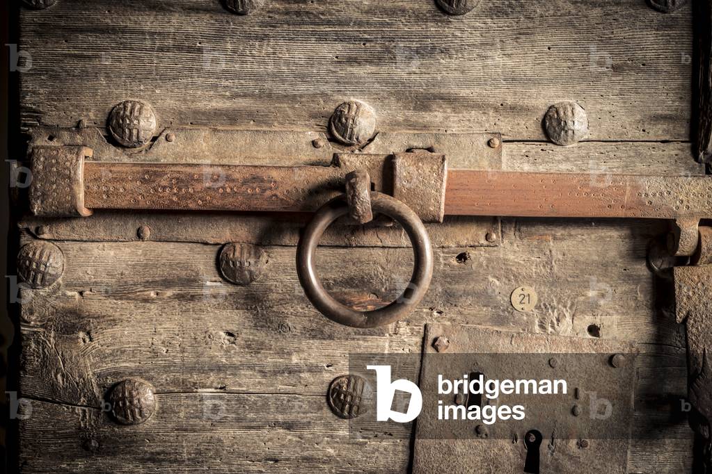 Castello di Torrechiara, Oratorio di San Nicomede, wooden door, Parma, Emilia Romagna, Italy, 2020 (photo)
