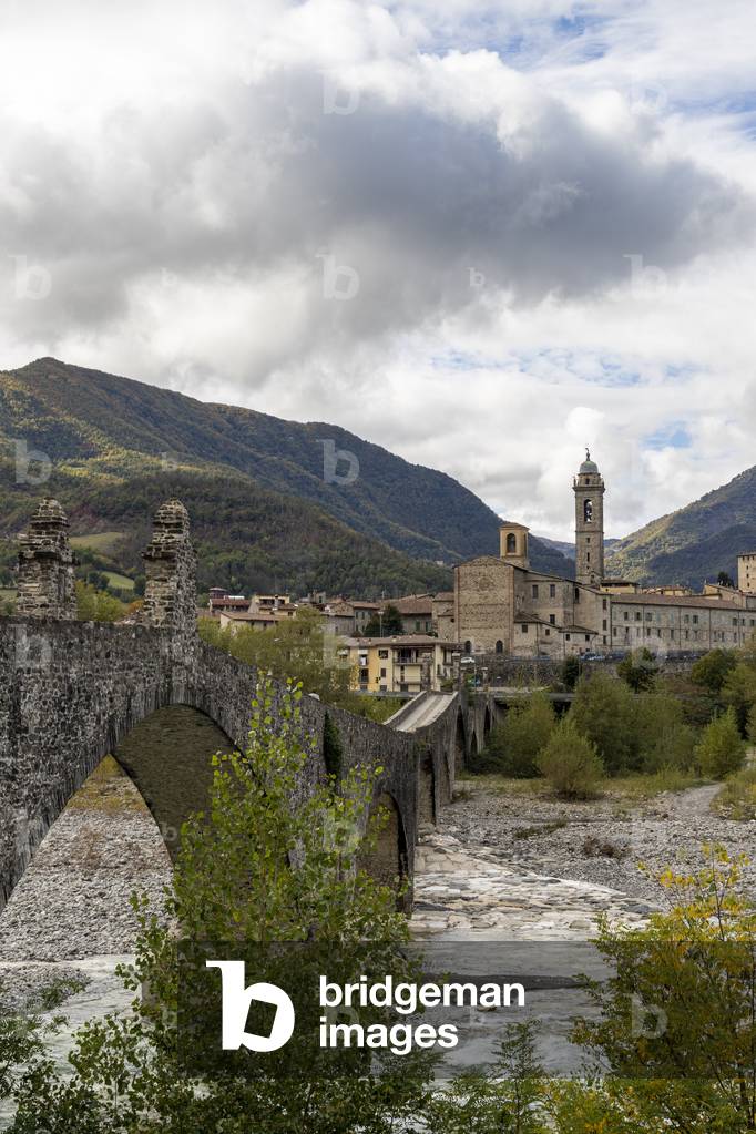 Bobbio, Ponte Vecchio (Ponte Gobbo - Ponte del Diavolo), Parma, Emilia Romagna, Italy, 2020 (photo)