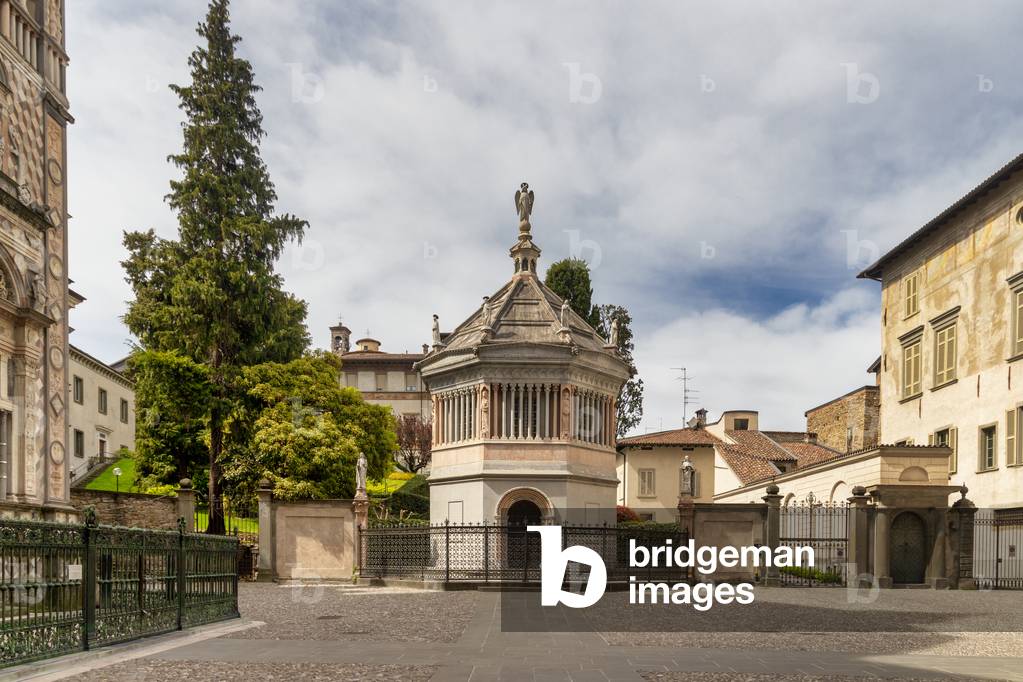 Piazza Duomo, Bergamo, Italy (photo)