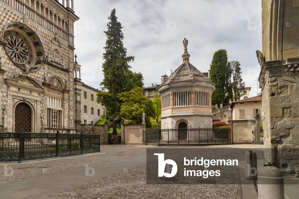Piazza Duomo, Bergamo, Italy (photo)