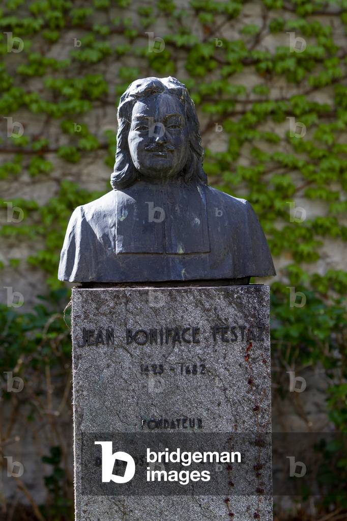 bust of Italian philanthropist and politician of the Duchy of Savoy Jean Boniface Festaz, Aosta, Valle D'Aosta, Italy (photo)