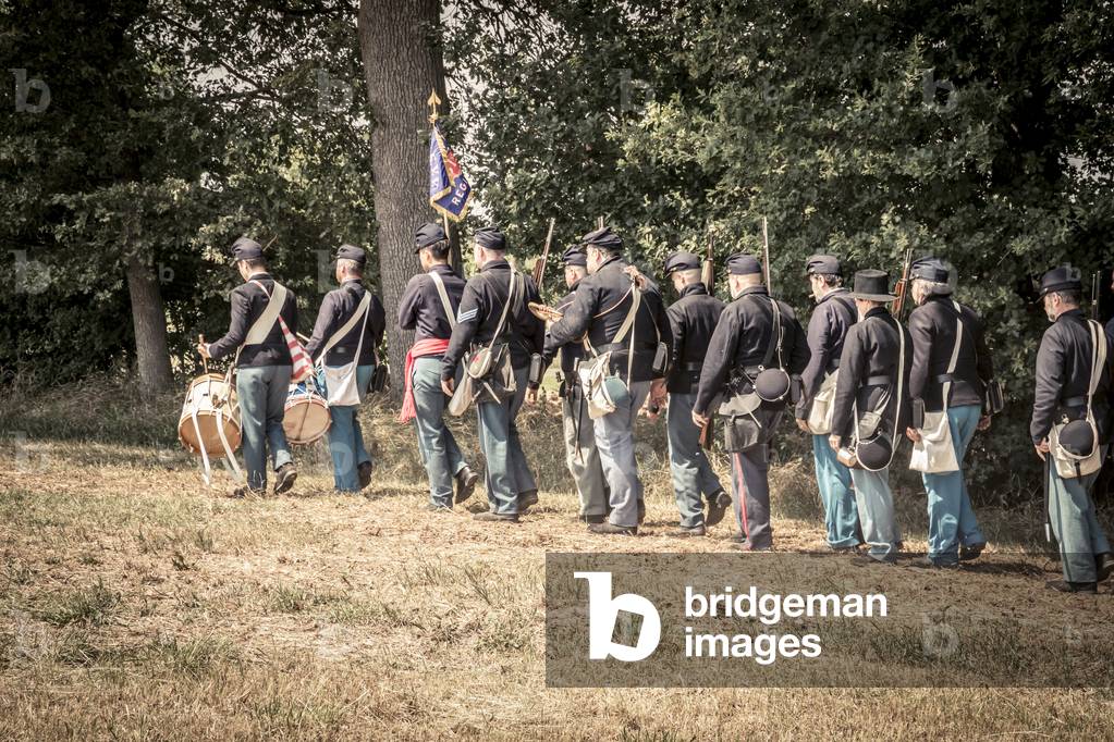 Column of an avant-garde section on the march., 19th Century: American Civil War, Borzano di Albinea, Reggio Emilia, Italy (photo)