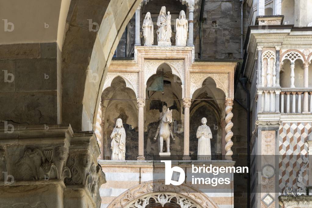 Piazza Duomo, Bergamo, Italy (photo)