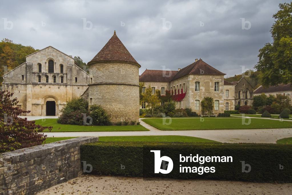 Park, church and pigeon house of Fontenay Abbey, Burgundy, France (photo)