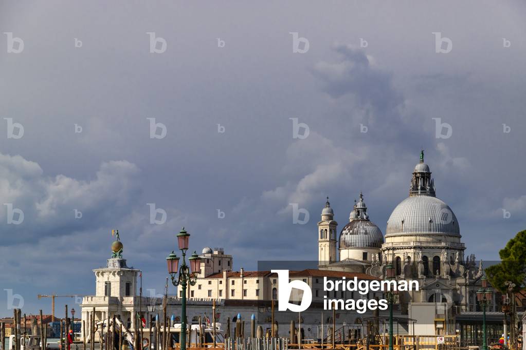 Basilica di Santa Maria della Salute, Venice, Italy (photo)