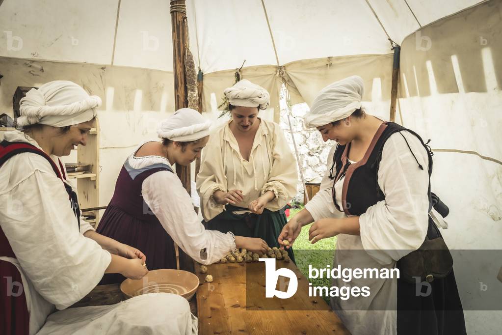 Civil and military customs: Field kitchen, Castel Beseno, Trento, Italy (photo)