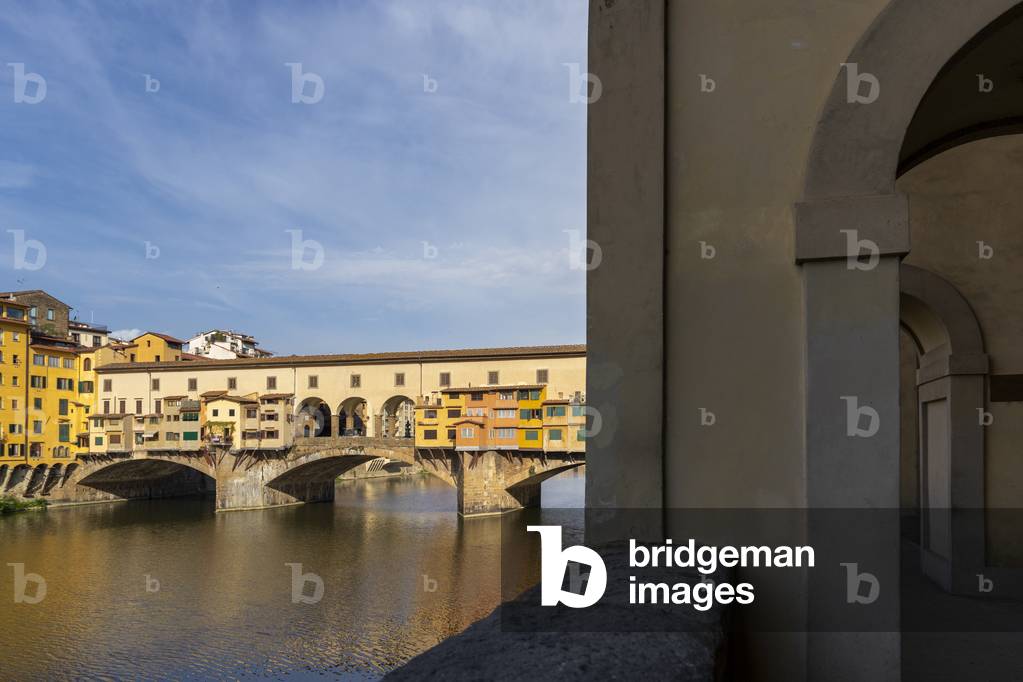 Ponte Vecchio and covered passage of the vasarian corridor, Florence, Tuscany, Italy, 2020 (photo)