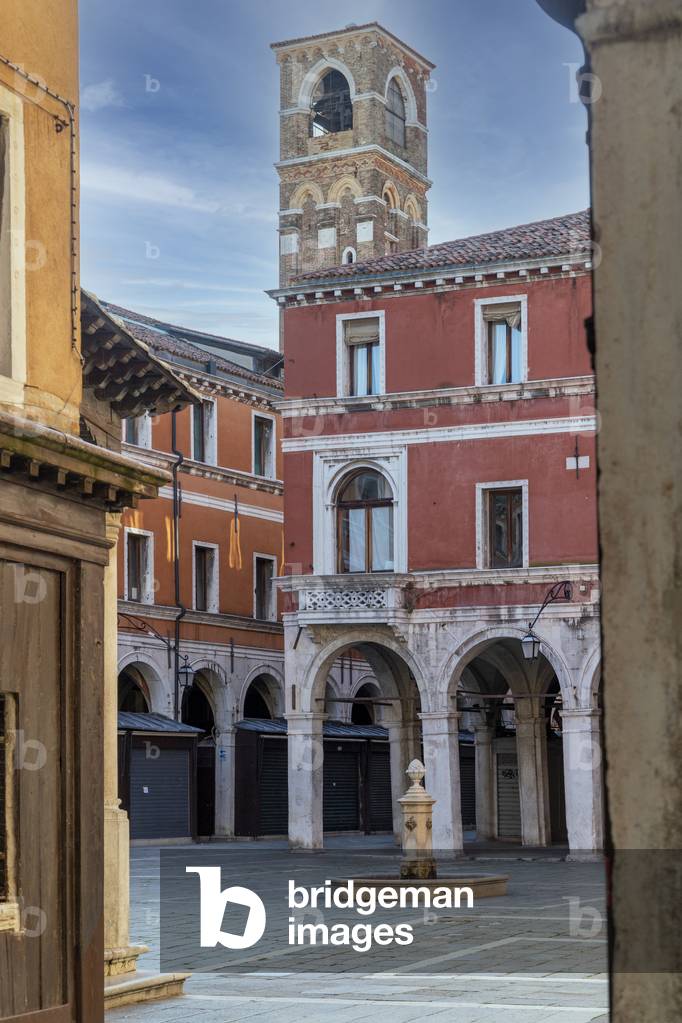 Campo San Giacomo di Rialto, Venice, Italy (photo)