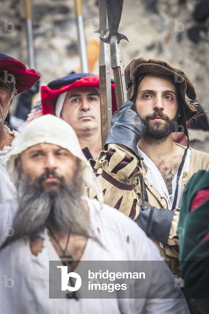 Civil and military customs and customs: Infantry in training, Castel Beseno, Trento, Italy (photo)