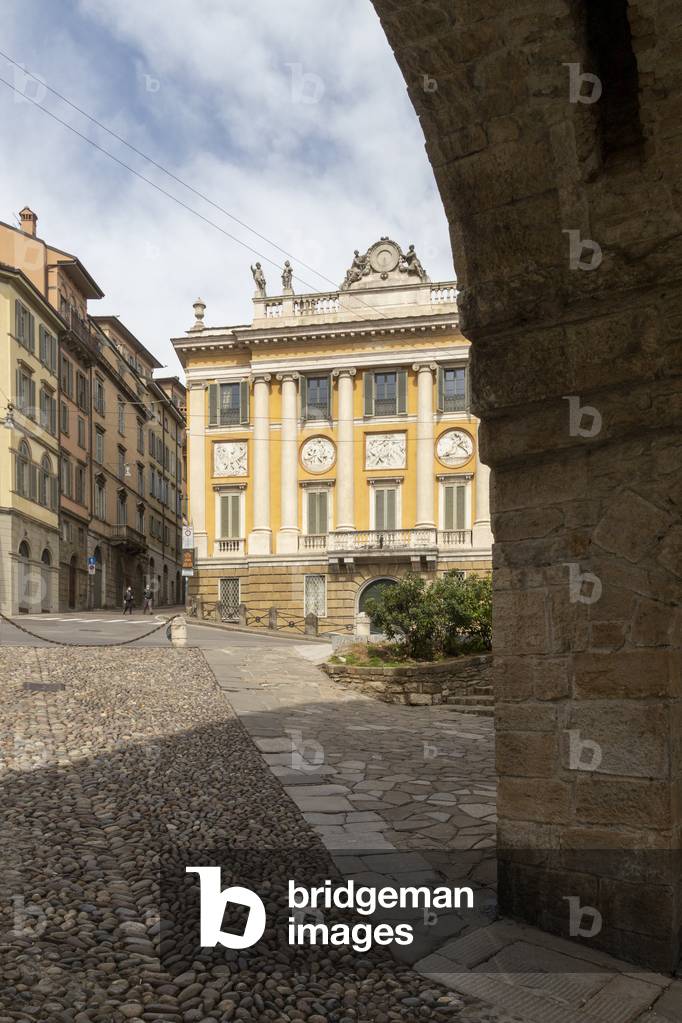 Porta San Giacomo e Palazzo Medolago Albani, Bergamo, Italy (photo)