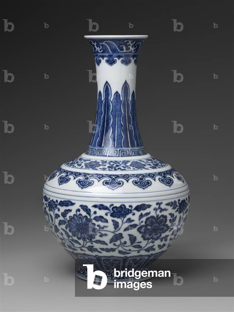 Shangping-shaped vase with blue-and-white decoration (porcelain)