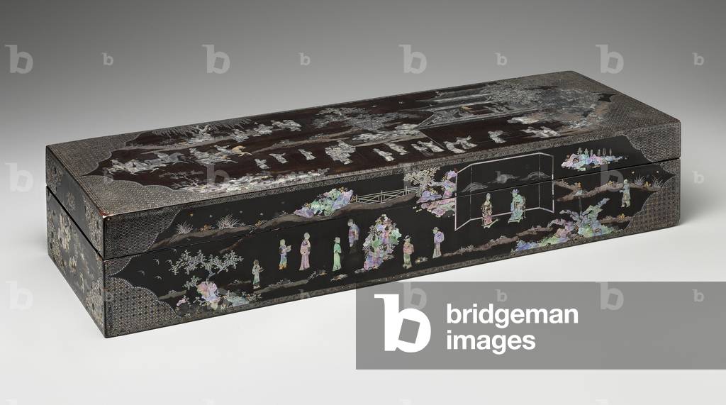 Rectangular presentation box (wood, lacquer, mother of pearl & gold foil)