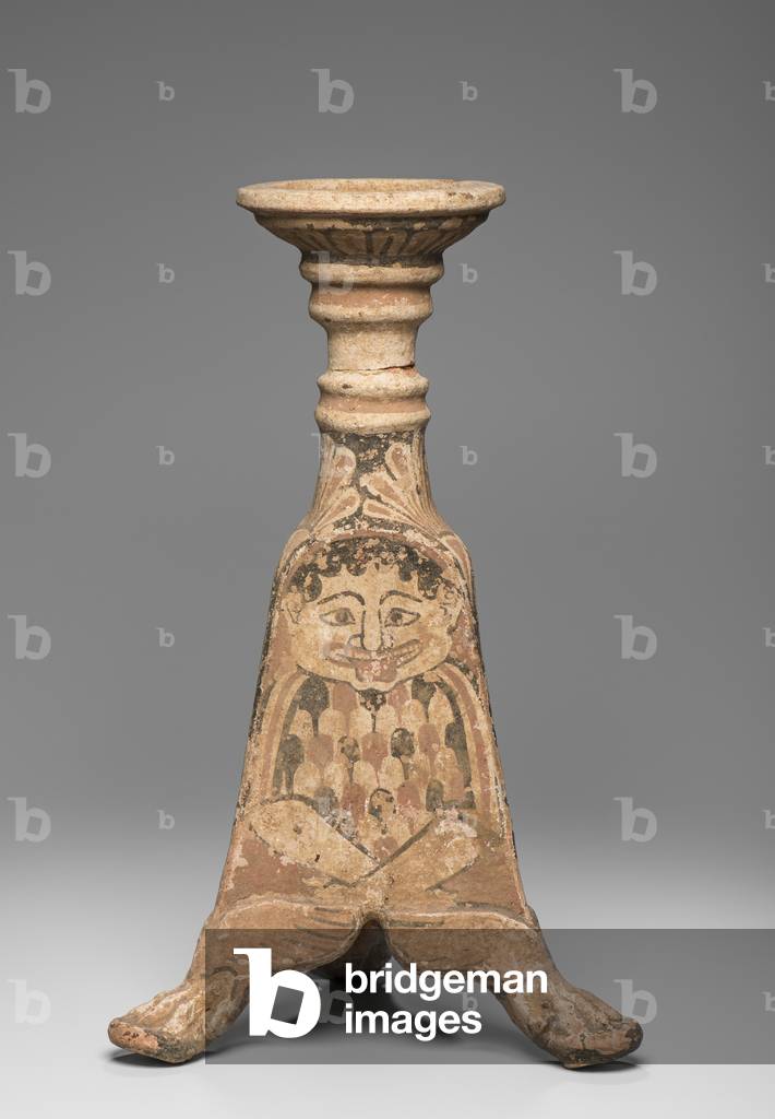 Three-sided stand (terracotta)