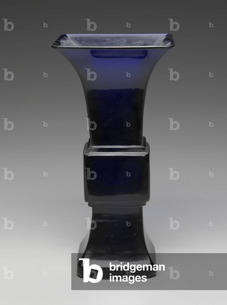 Tetragonal vase (glass)