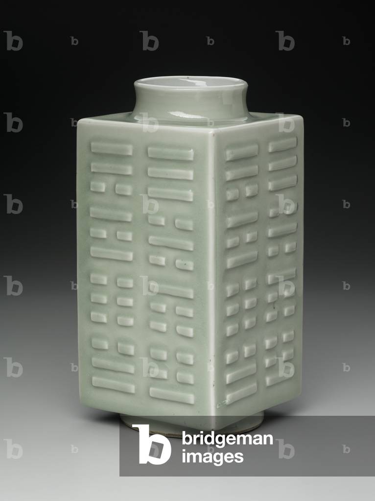 Cong-shaped vase with relief design of the eight trigrams (bagua) (porcelain)