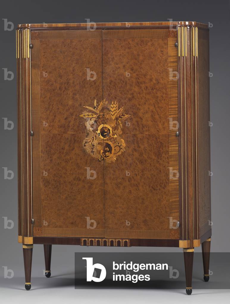 Chifferobe (walnut, banded & inlaid)